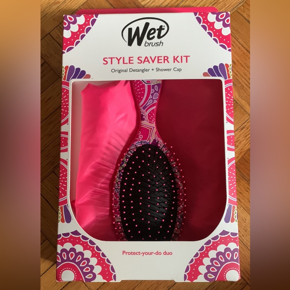 Wer Brush and Shower Cap Set